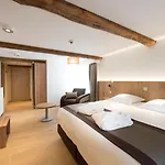 Otel Le Fournil Redu